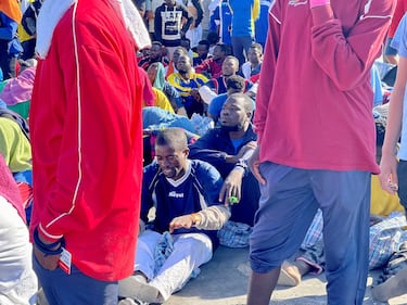 Boom di arrivi a Lampedusa: l’assedio sul molo 7