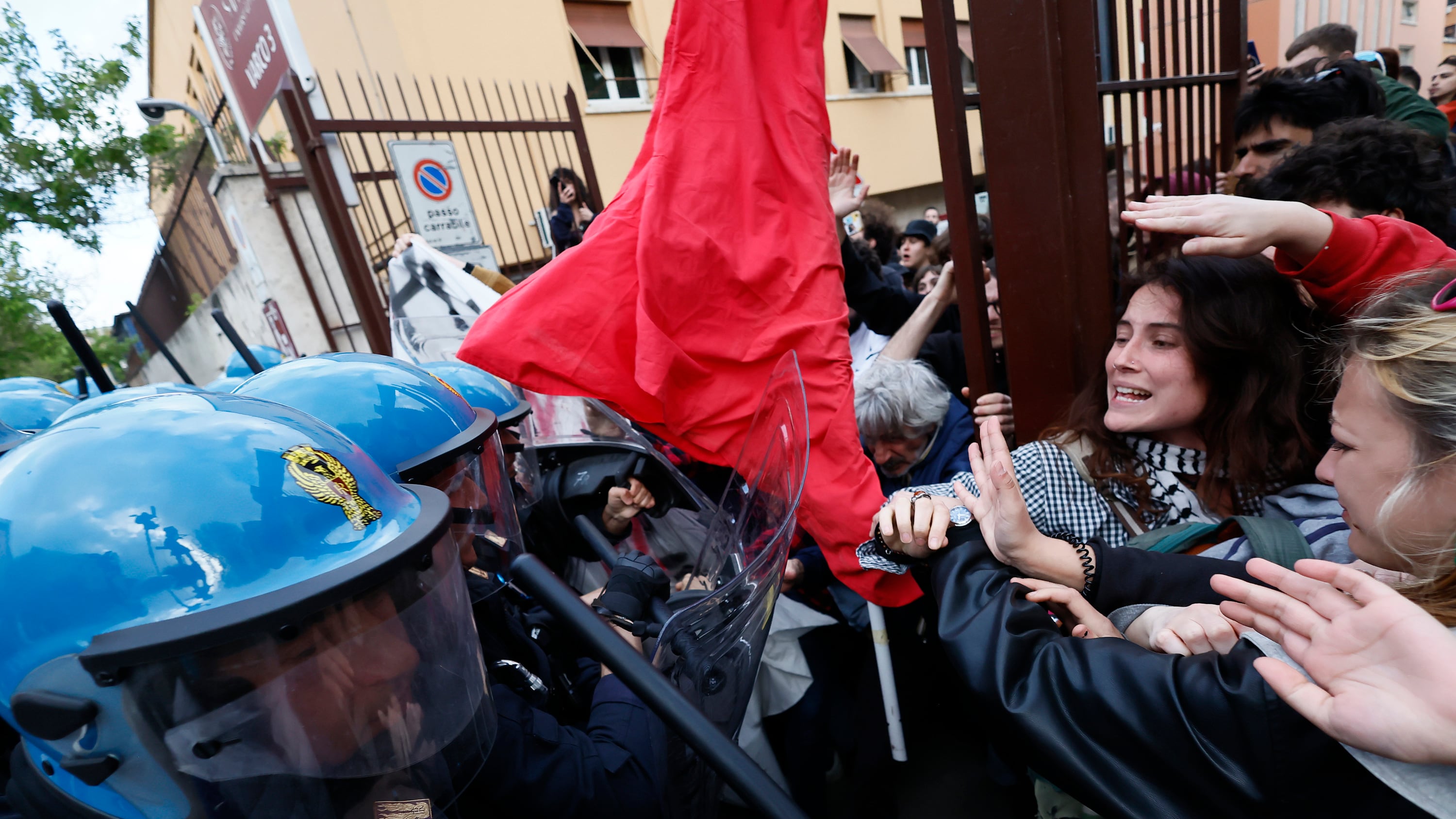 Nuova occupazione a La Sapienza: in 300 prendono la facoltà di Scienze politiche