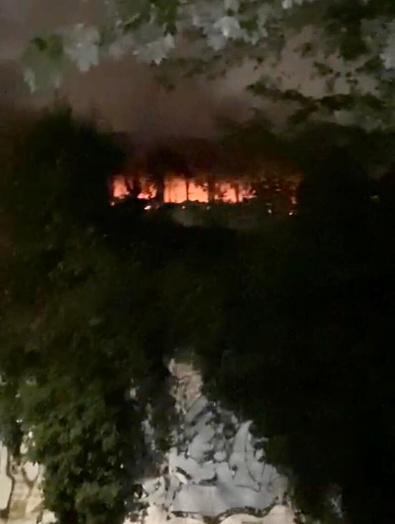 Milano, vasto incendio in edificio occupato da clandestini 1