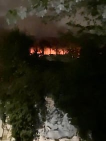 Milano, vasto incendio in edificio occupato da clandestini 1