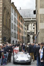 Mille Miglia, a Brescia il tradizionale rito della punzonatura 10