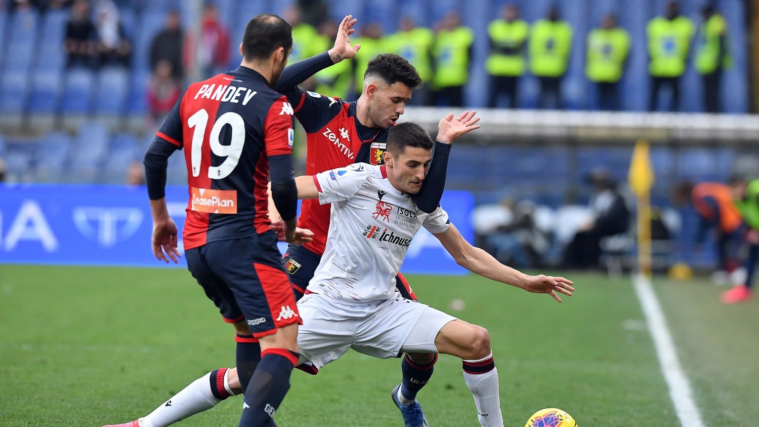 Serie A, il Lecce batte 2-1 la Spal. Il Genoa vince 3-0 a Bologna