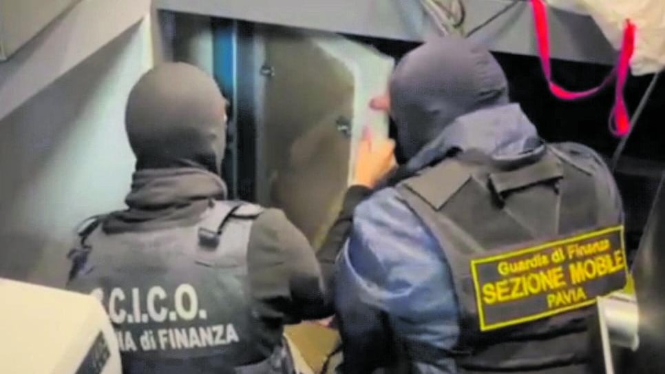 Comasina, scoperto un bunker in casa del narcos erede dei Flachi