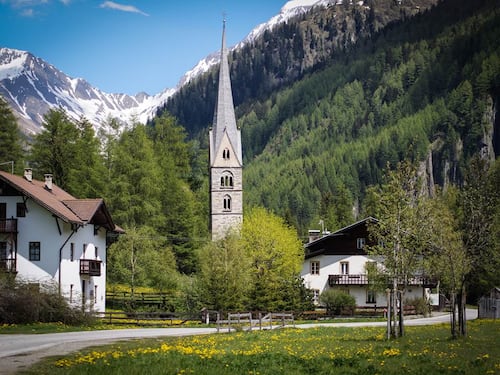 Profughi vengono portati in gita in Alto Adige: "Neve mai toccata prima"