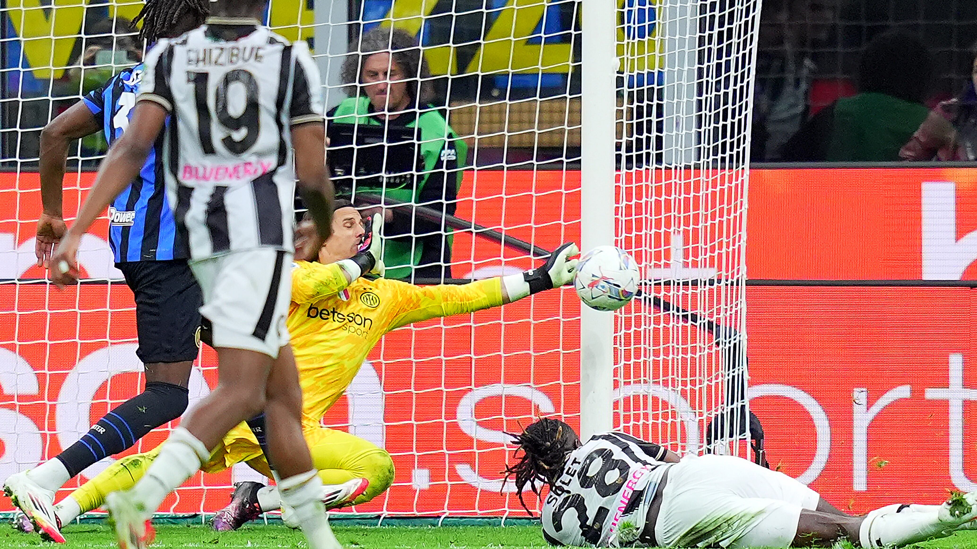 L'Inter scappa col rosso