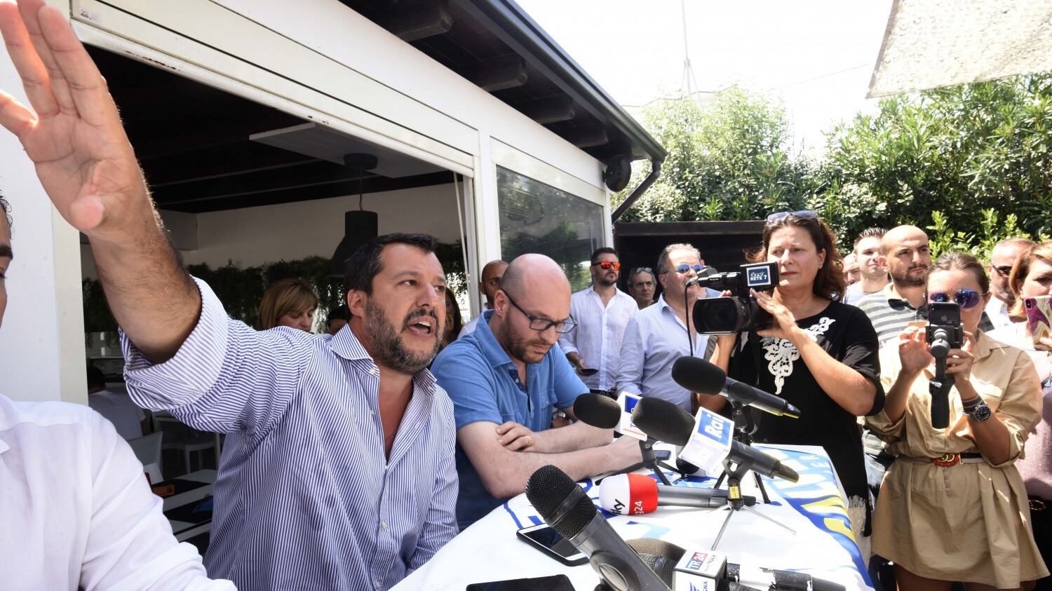 Salvini agita il voto anticipato: "Manovra coraggiosa o le urne"
