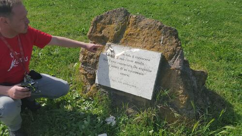 Danneggiata la stele di Pasolini: "Era un pedofilo" 6