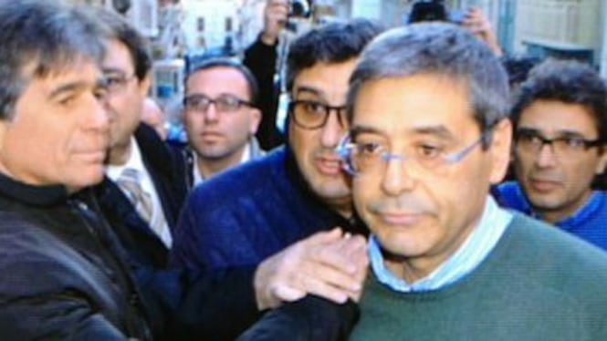 Cuffaro risponde a Grillo: "Ti bacerei anch'io"