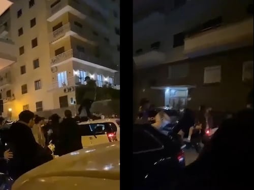 Far west a Napoli, spari nella movida: scoppia il panico, fuga sui tetti delle auto