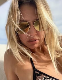 Elena Barolo sexy in bikini 6