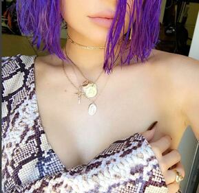 Kylie Jenner sexy: capelli fluorescenti 4