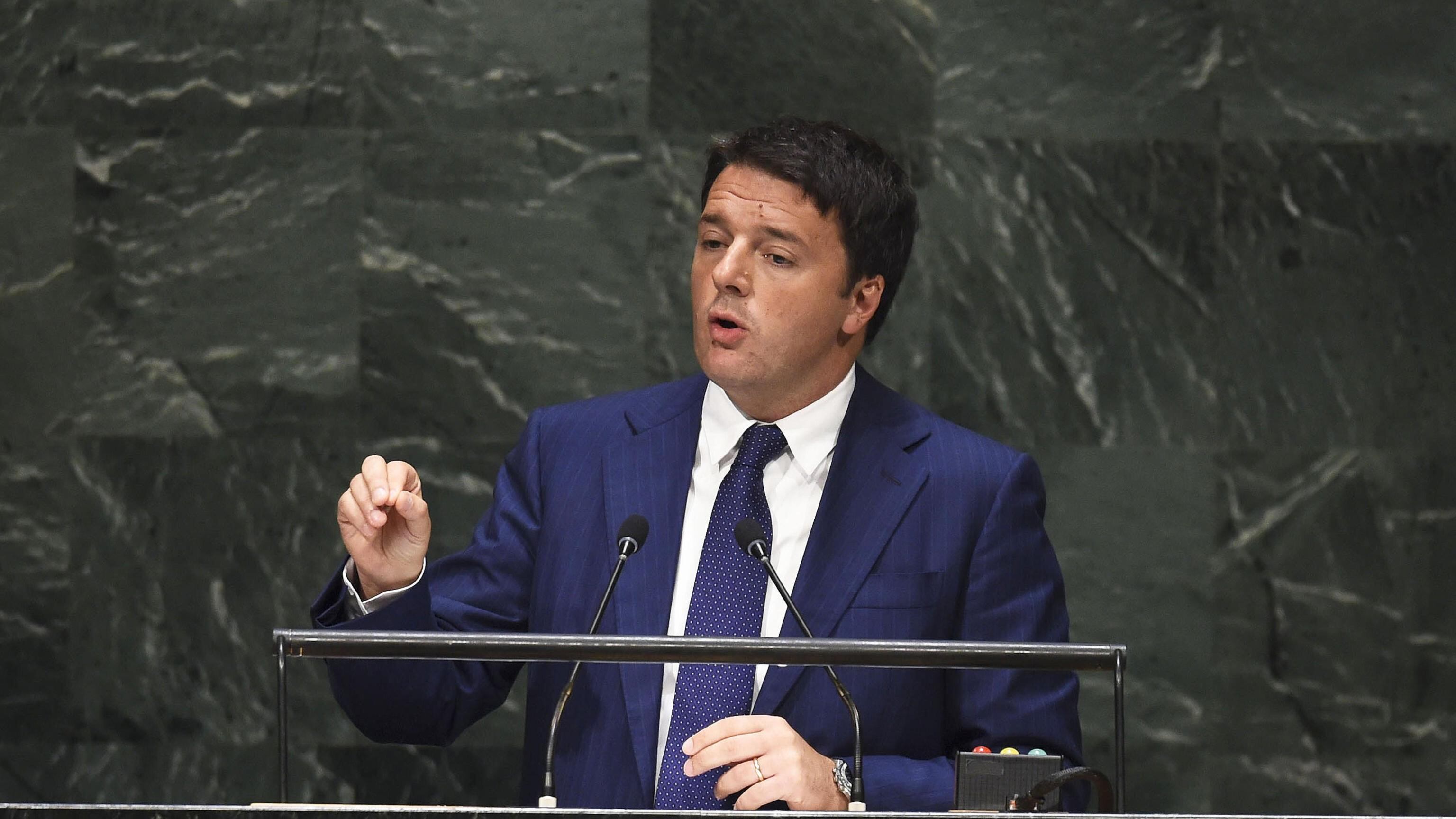 Renzi fa il duro e sfida sindacati e frondisti: "Niente compromessi"