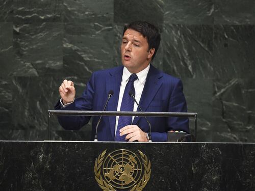 Renzi fa il duro e sfida sindacati e frondisti: "Niente compromessi"