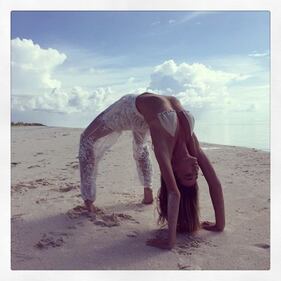 Celebrity e Yoga, le più belle foto su Instagram 11