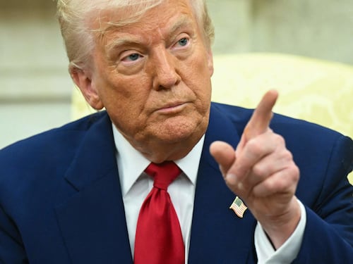 Trump agli americani: "Non siate deboli". Il pasticcio della tregua