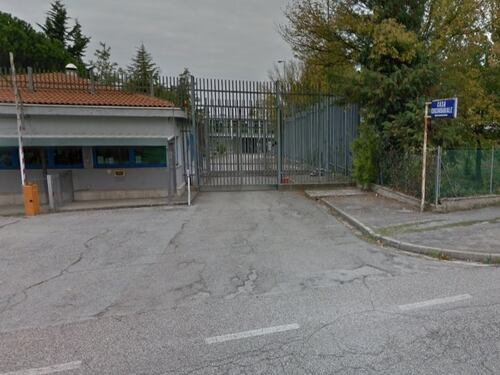 L'aggressione in ascensore: senegalese cerca di abusare della 23enne