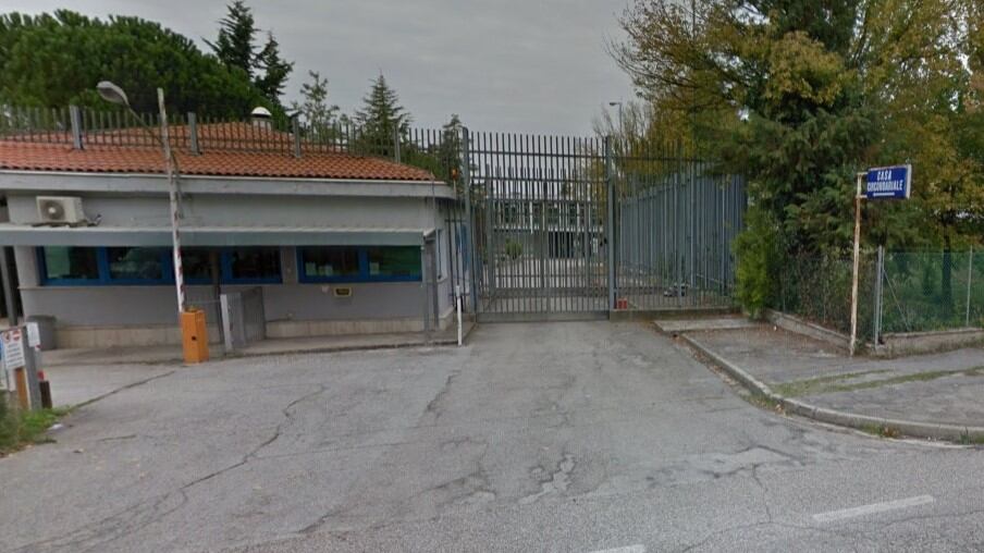 L'aggressione in ascensore: senegalese cerca di abusare della 23enne