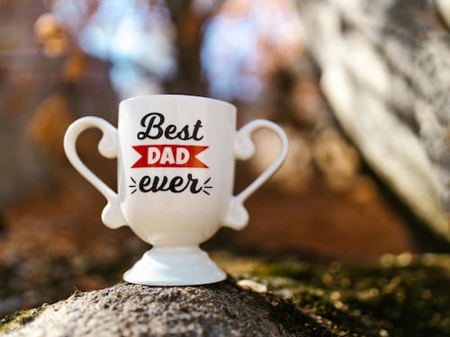 Auguri per la Festa del papà: i messaggi più belli da inviare su WhatsApp