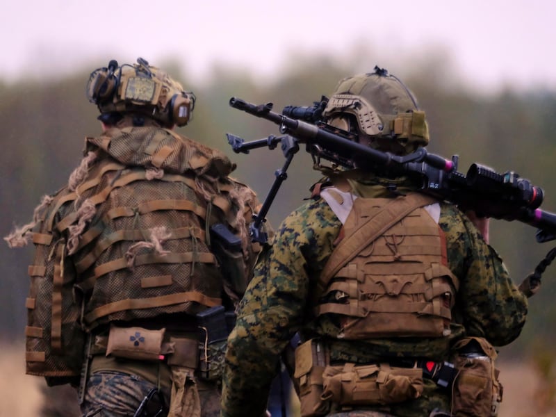 L’Estonia sposta le truppe al confine con la Russia e l’intelligence tedesca l’ancia l’allarme: “Rischiamo un violento conflitto”