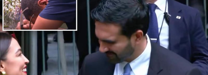 Mamdani ancora nella bufera: beccato a ridere con Ocasio-Cortez a Ground Zero durante la cerimonia per l’11 settembre