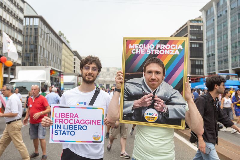 Cartelli e slogan al Pride di Milano 2024 1