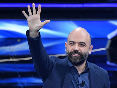 L'ossessione di Saviano: vede le mafie pure in guerra