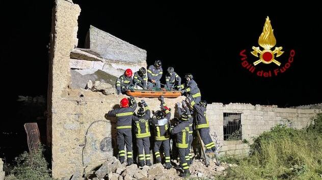 Tragedia a Nuoro, crolla tetto di una casa diroccata. Morti due ragazzini