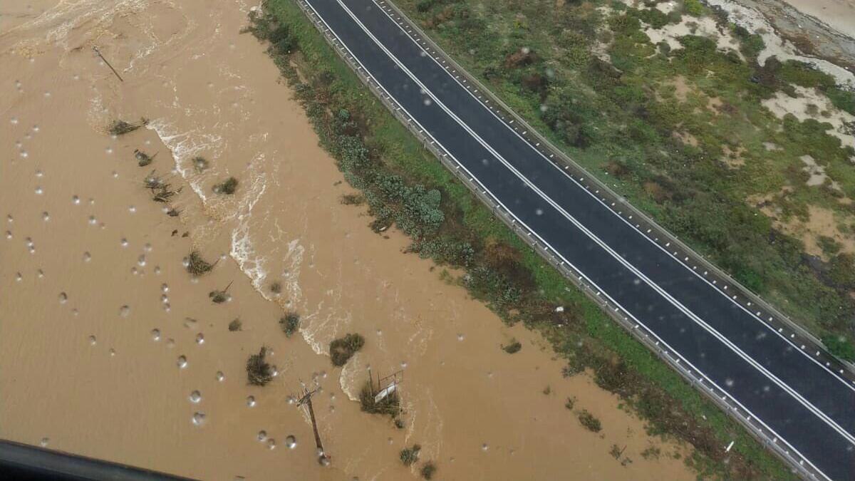 Maltempo al Nord-Ovest, la Sardegna sott'acqua: crollano ponti a Cagliari