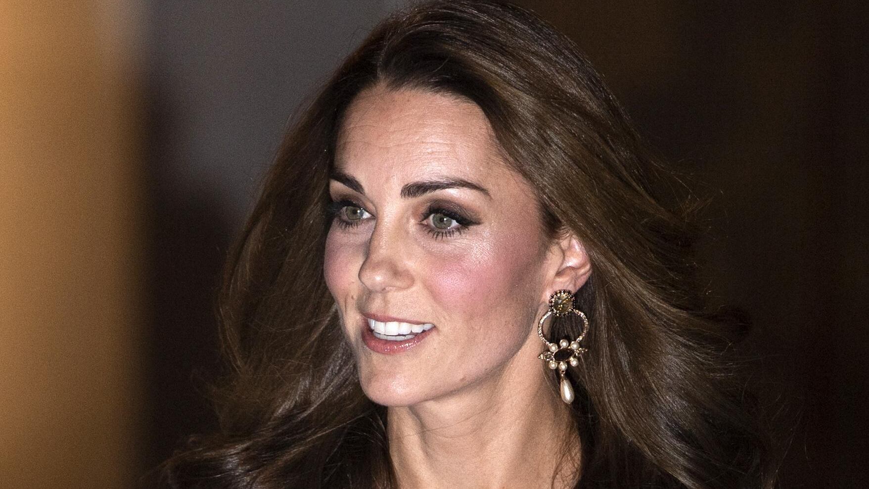 Anche la Regina è in crisi. E a rimetterci è Kate Middleton