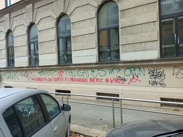 Sostegno a Cospito e alle Br: le inquietanti scritte degli anarchici 1