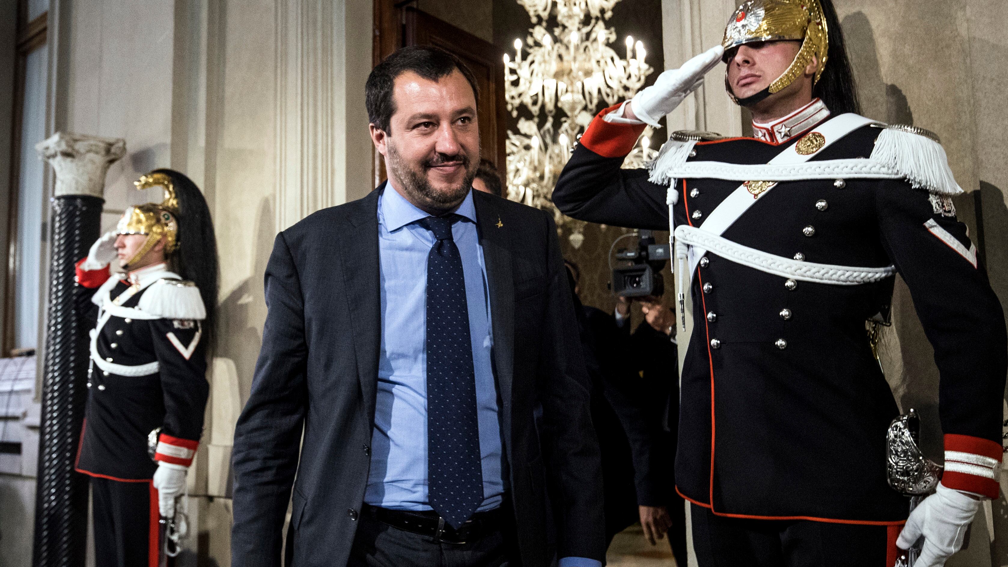 La Lega vota il contratto. Matteo cerca il plebiscito col quesito acchiappa sì