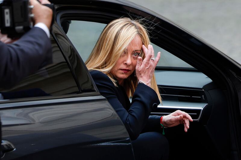 Giorgia Meloni a bordo dell'auto lascia il Quirinale 13