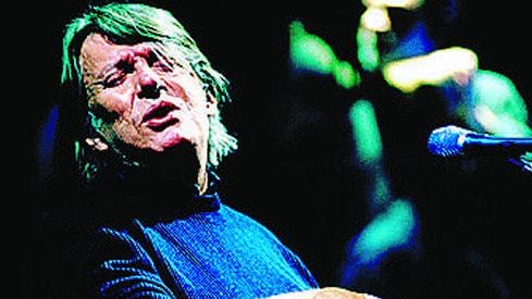 Tutti a cantare in piazza Duomo ricordando Faber