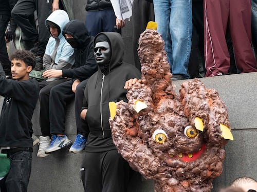 Gli infiltrati dietro i cappucci: black bloc dall’estero e no Tav