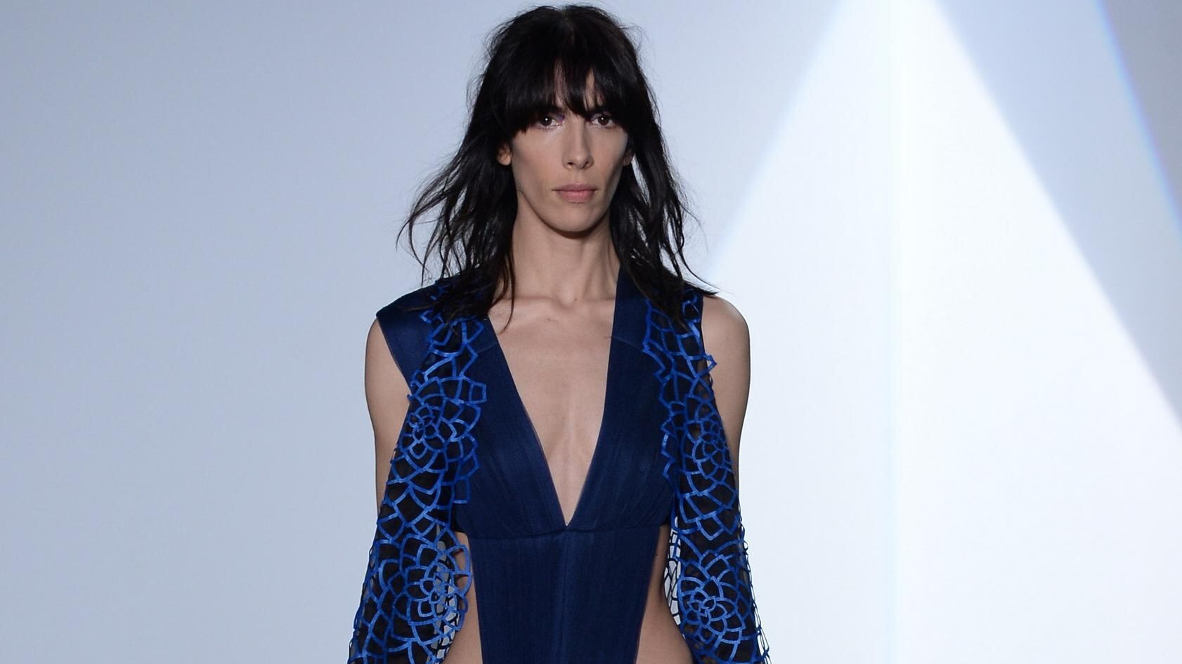 Louis Vuitton si veste di nero per dire addio al suo principe