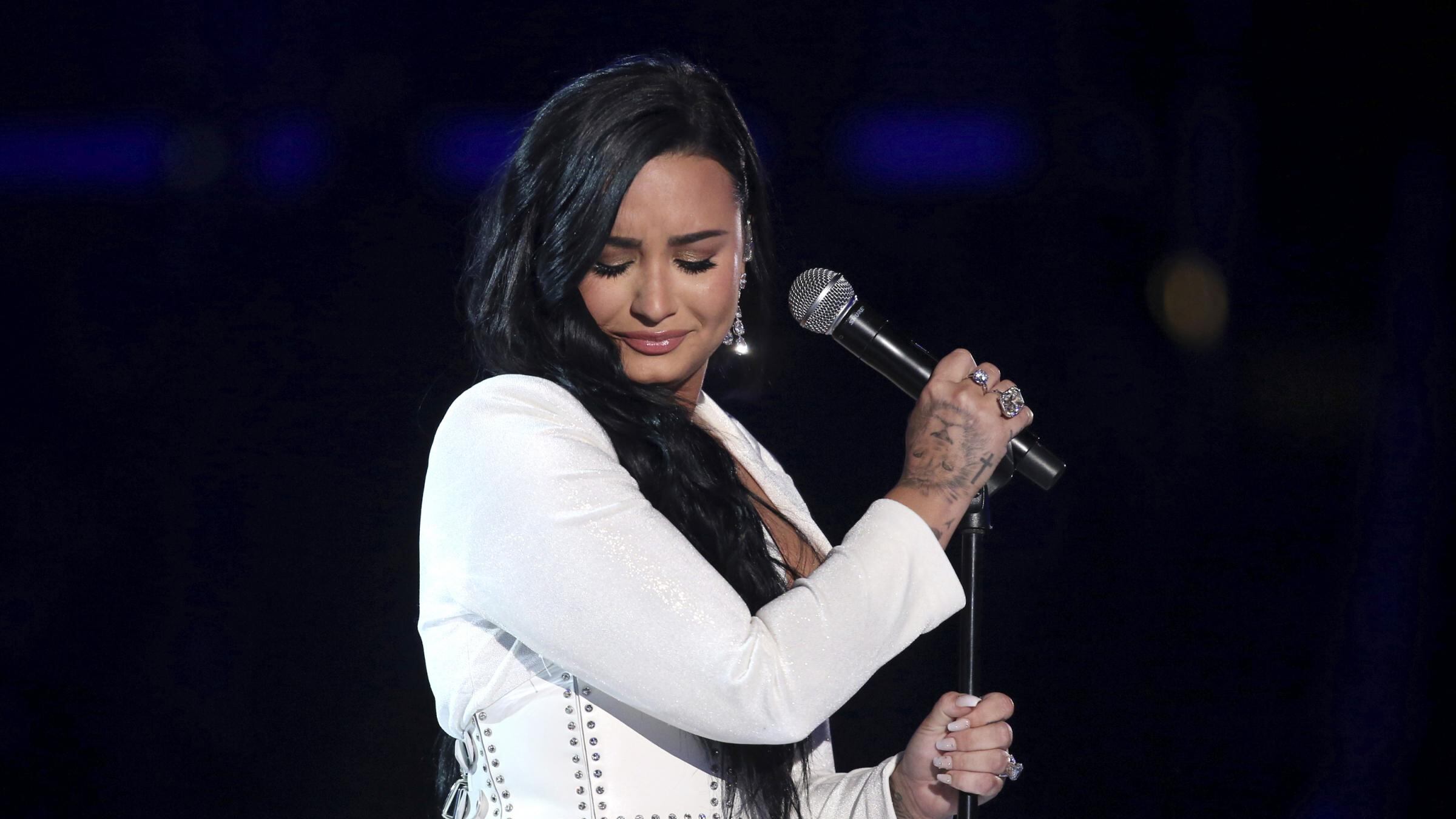 "Demi Lovato come il Mago Otelma" e scoppia la polemica sull'attrice Michela Giraud