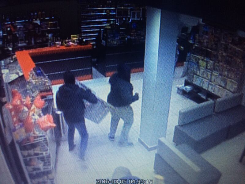 "Troppe rapine, costretti a chiudere il bar di notte": i banditi in azione 2