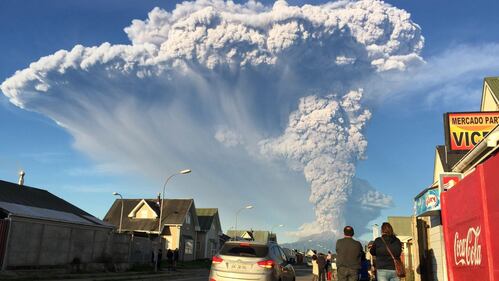 In Cile si risveglia un vulcano. Ordinata l'evacuazione 2