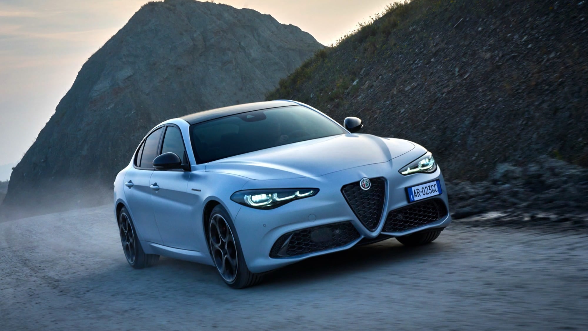 Giulia e Stelvio, appuntamento all'elettrico