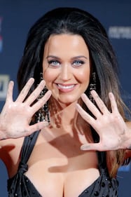 Katy Perry e Rita Ora: scollature bollenti sul red carpet 13