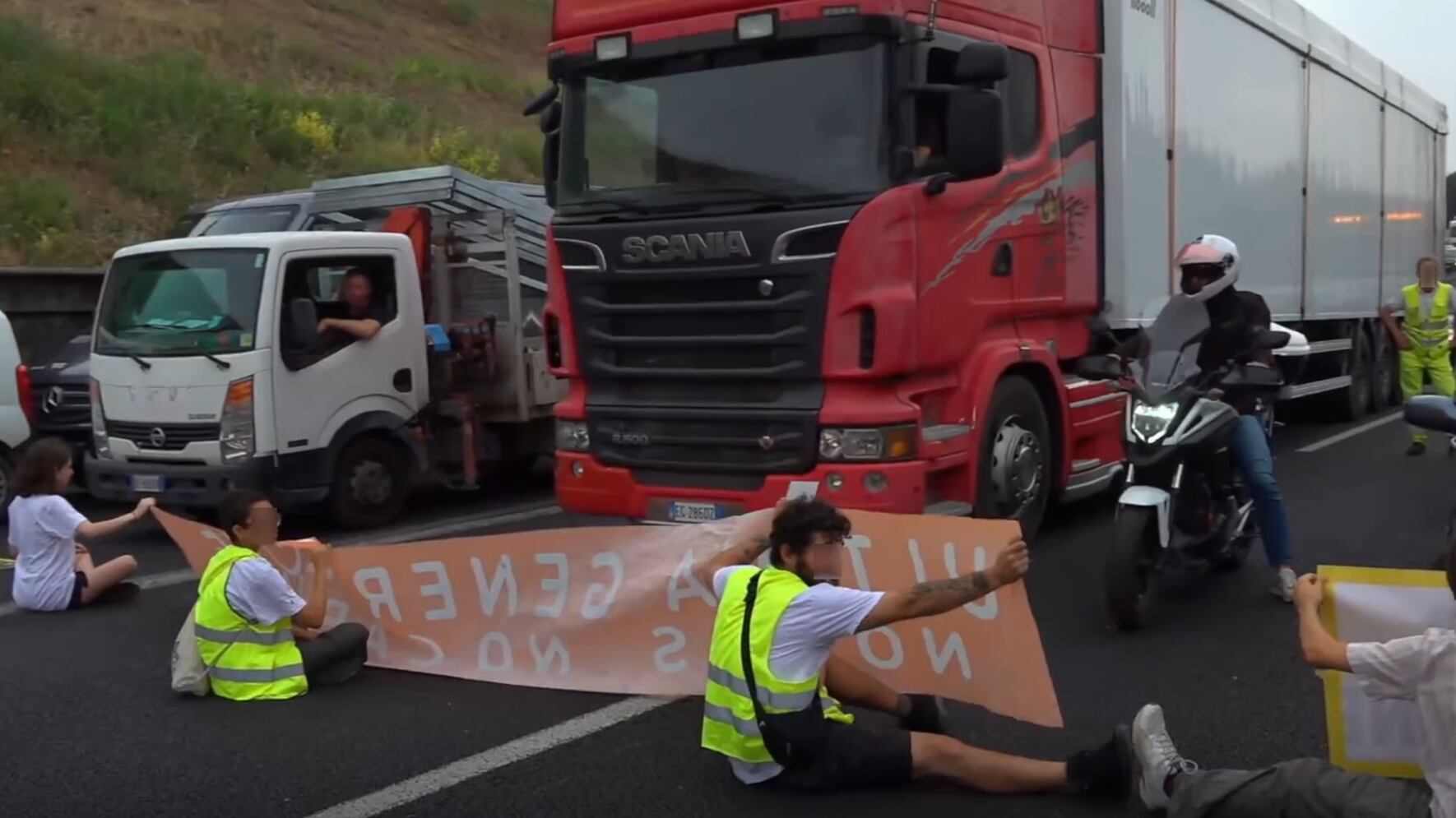 "Sono solo bischerate…". Le surreali scuse degli eco-vandali
