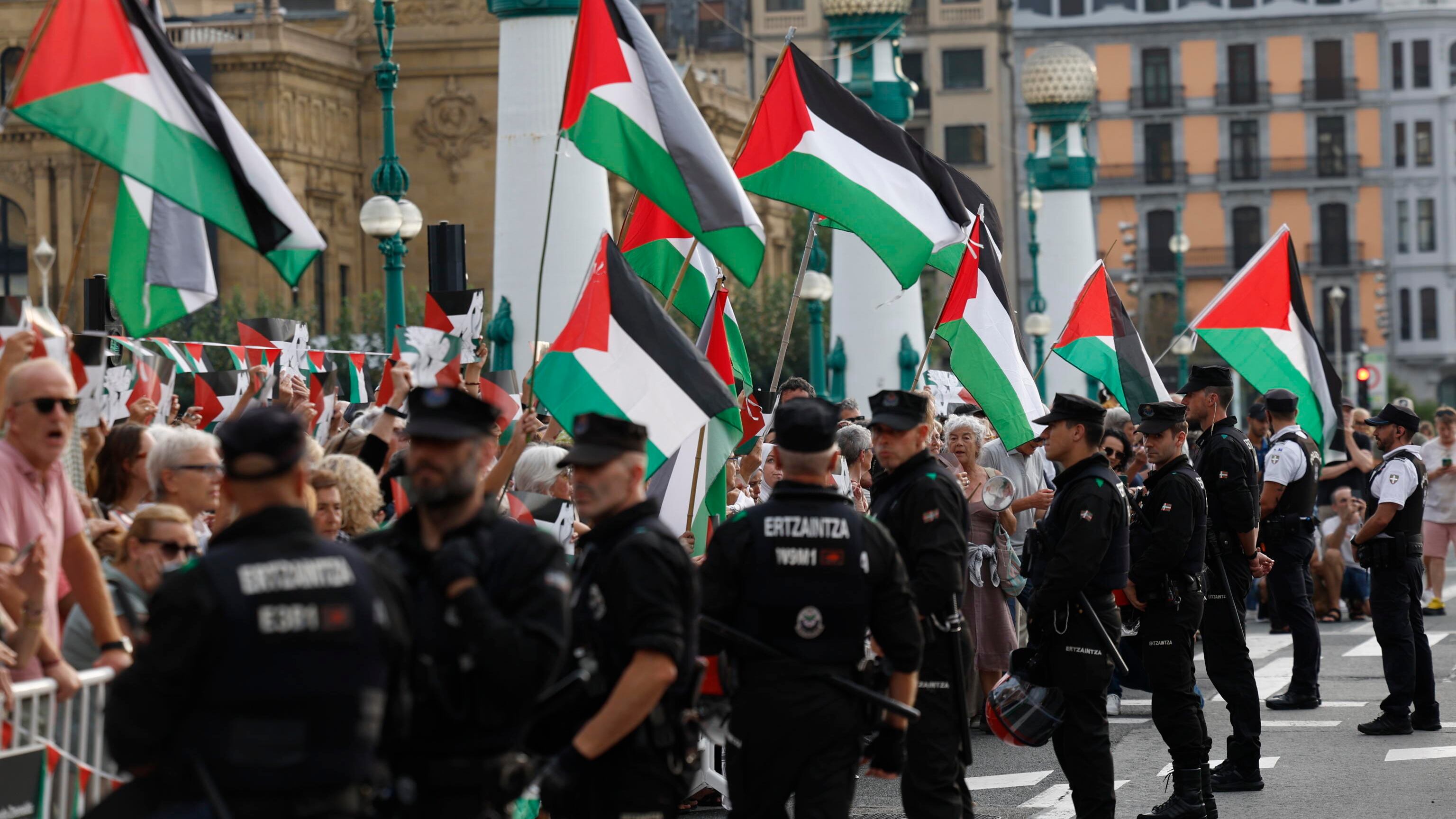 Regno Unito, Canada e Australia riconoscono la Palestina. L'ira di Netanyahu | Diretta