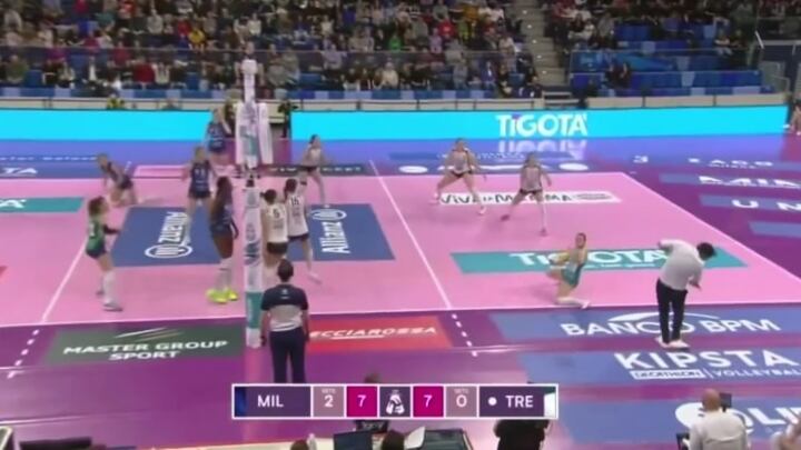 Dopo la pallonata il "labiale sospetto": cosa è successo tra Egonu e Mazzanti