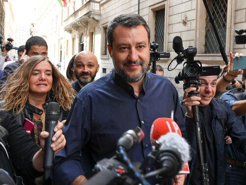 Vertice degli alleati: "Fatti passi avanti verso il governo". Forza Italia e Lega: 4 ministri a partito