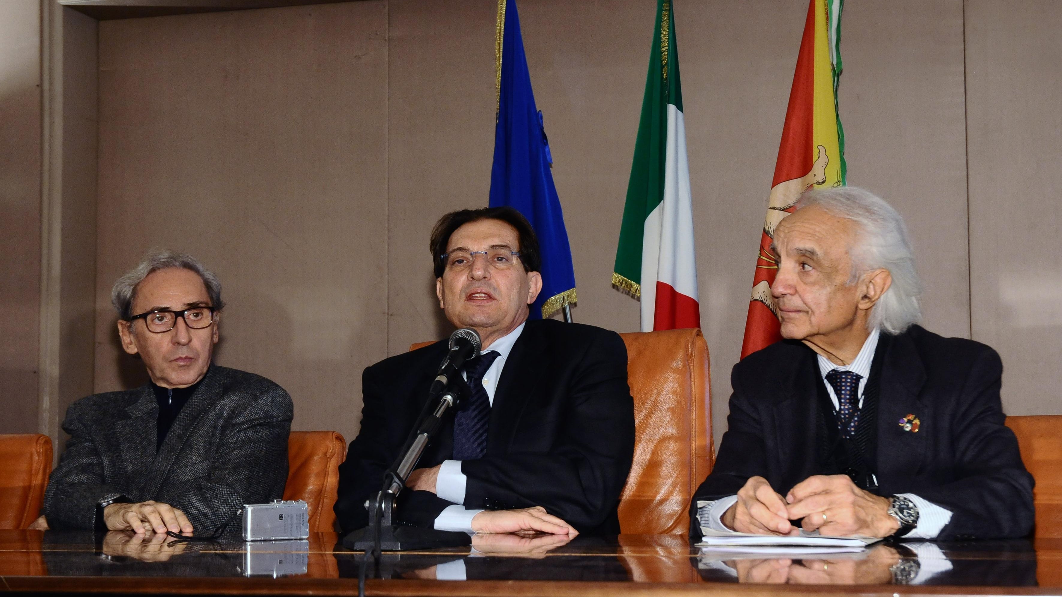 Sicilia, Battiato assessore per meno di cinque mesi