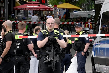 Lo schianto e poi i soccorsi: le immagini da Breitscheidplatz 6