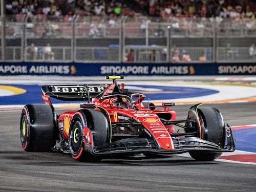F1, a Singapore ancora una pole di Sainz, terzo Leclerc, male Verstappen