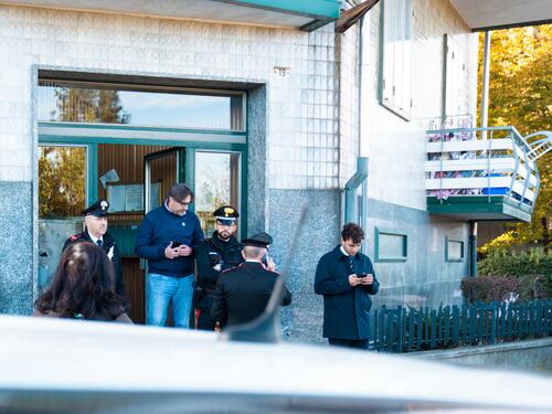 Rivoli, uccide la moglie colpendola alla gola: l'appartamento dell'orrore