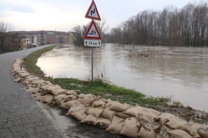 Il torrente Parma esce dagli argini 8
