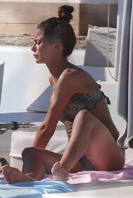 Mattia Destro e Ludovica Caramis: esplode la passione a Mykonos 12